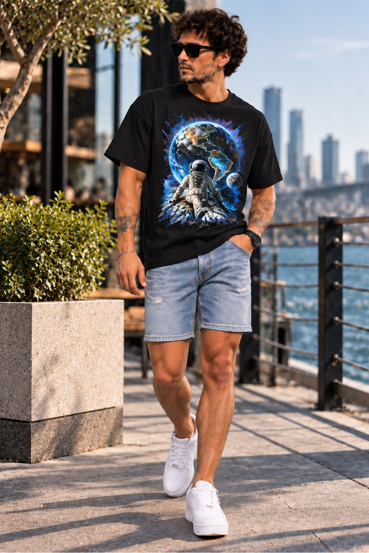 Kozmik Dünya Kaşifi Oversize Tişört